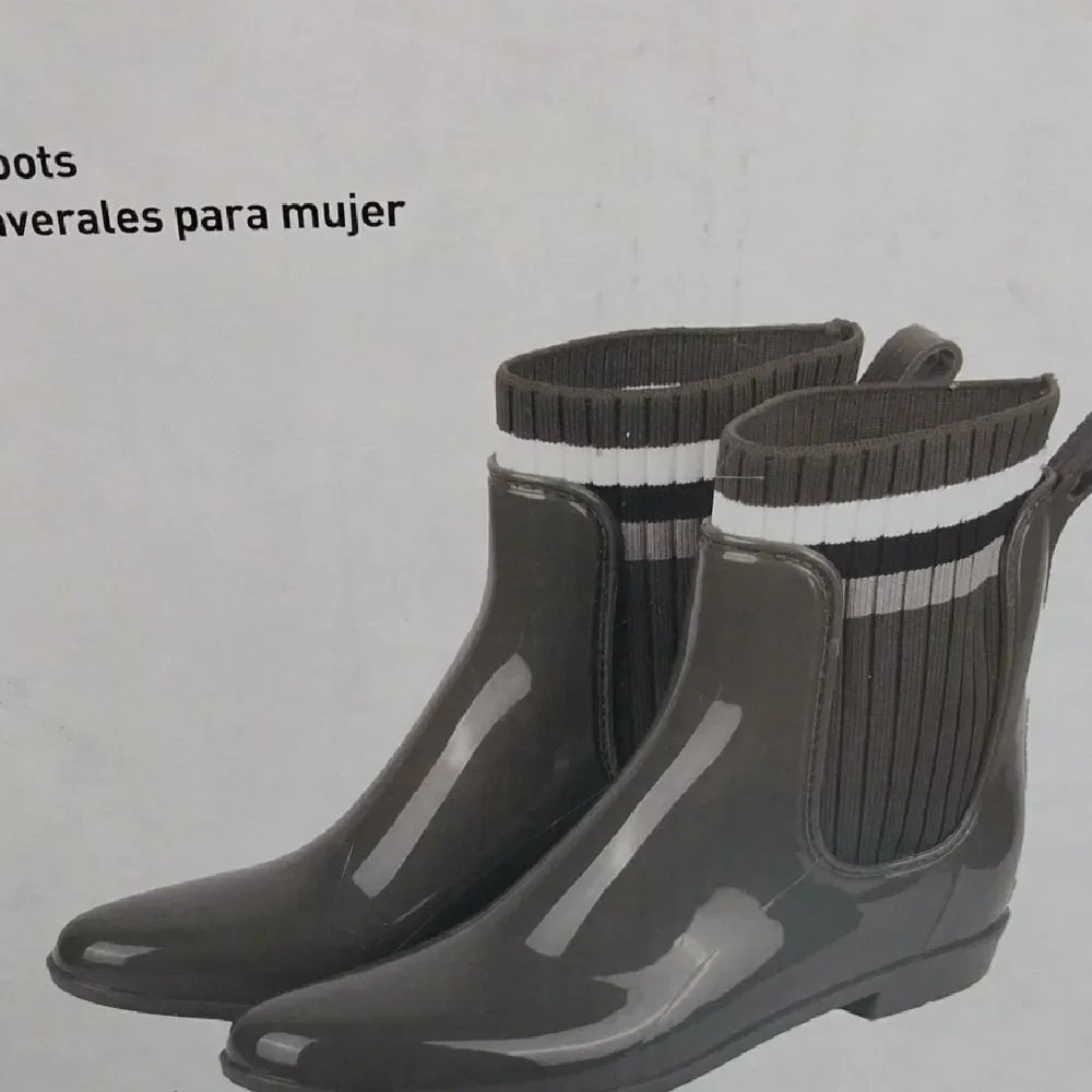 Loden Green Serra Women's Green Rain Boot...Size 9...NEW IN BOX